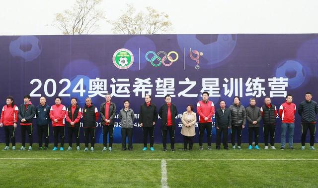 克洛普：马蒂普前十字韧带断裂；合同最后一年或难再出场克洛普更新了两名利物浦队员的伤情，马蒂普遭遇了前十字韧带断裂，麦卡利斯特膝盖被踩后进行了缝合，恢复时间还需观察。